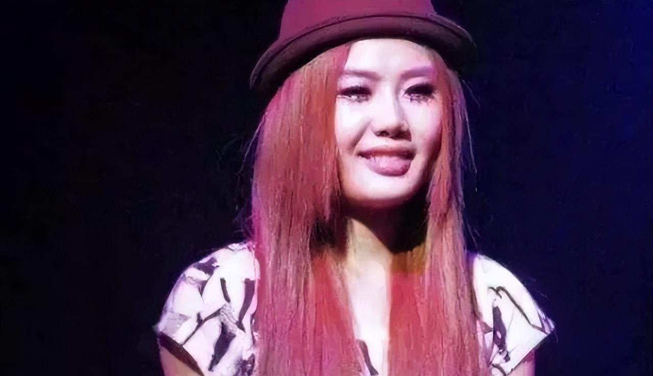 2010年"超女王贝"整形身亡,家人为何对此感到满意?