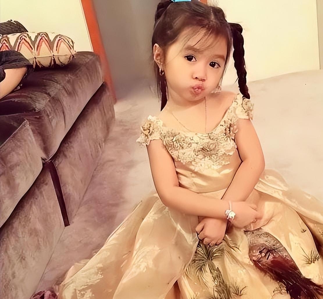 14年,被迪拜干爹宠上天的混血小萝莉长大了,富婆梦都是假的