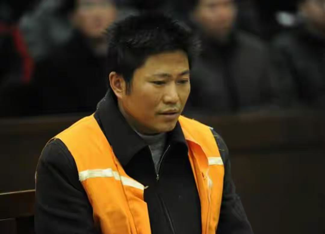 2015年,央视女主播被人7刀砍死家门口,背后原因让人太气愤