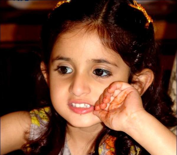 迪拜萨拉玛公主:大眼睛长睫毛像芭比娃娃,18岁嫁王子生一儿一女