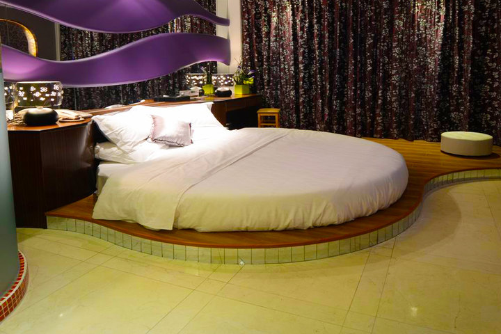 回顾:一美女空姐被3名旅客骗出,惨遭杀害,过程持续3小时