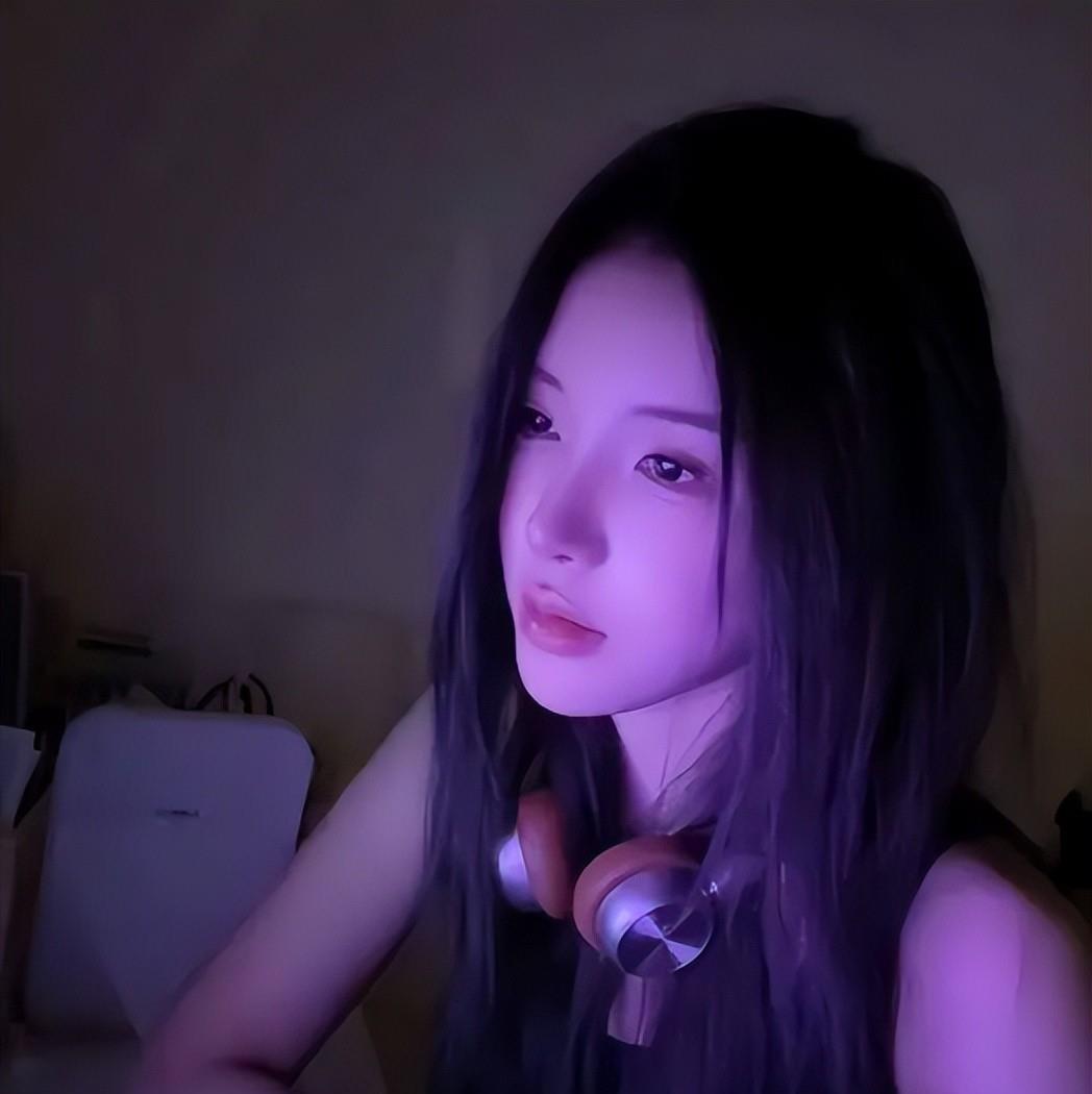 震惊!虎牙女主播酷萱25岁意外离世,生前玩笑竟成现实?