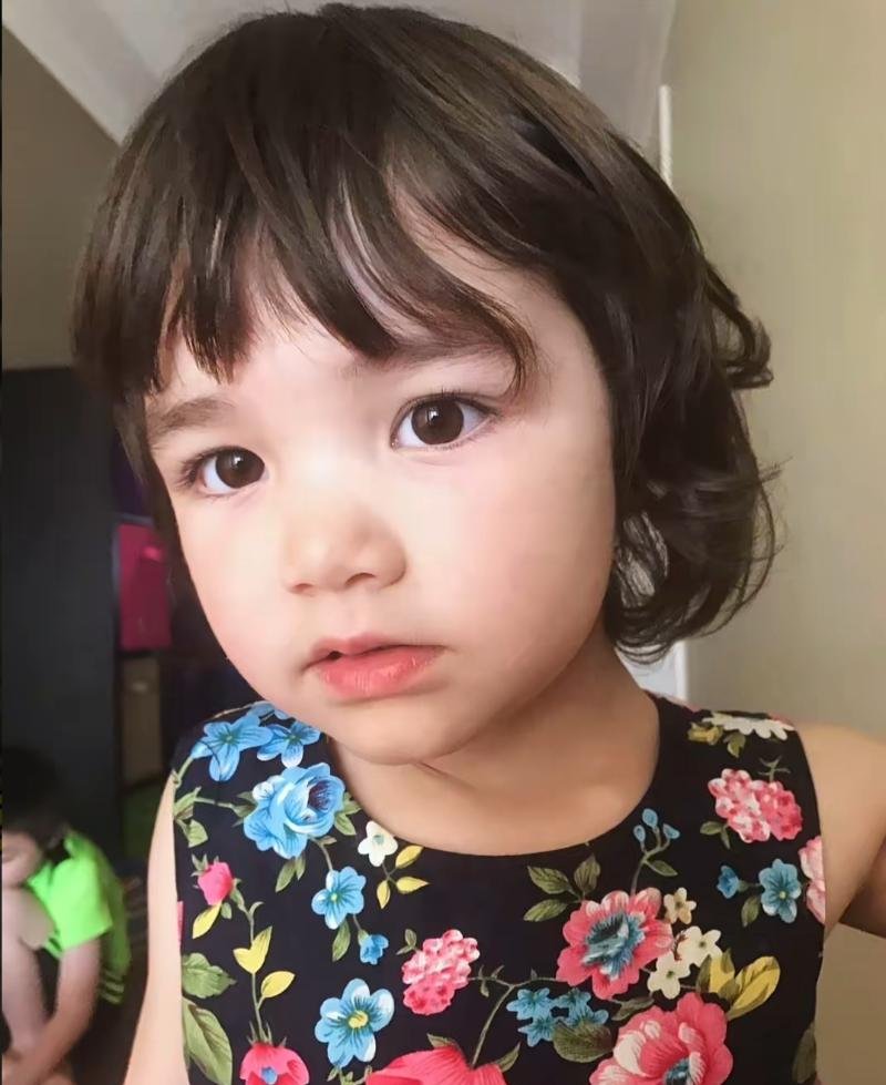 广西女子远嫁澳洲12年,大6岁老公酷似齐达内,混血女儿颜值逆天