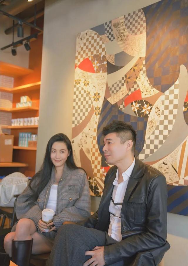 丽妃扮演者孙晶晶晒美照,圈外老公高大帅气,12岁女儿身高170cm