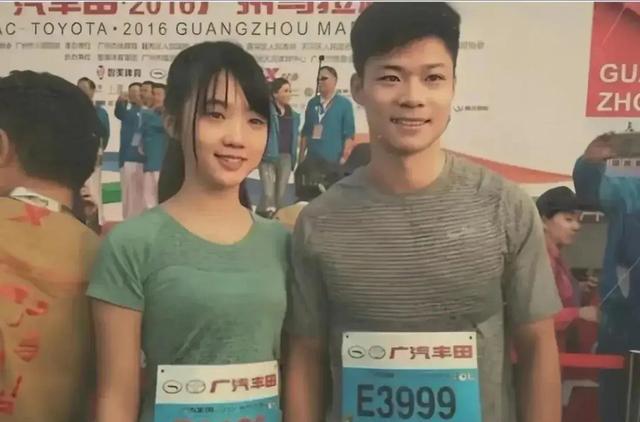 苏炳添与妻子青涩照片流出,二人青梅竹马从初中至今,属实可贵