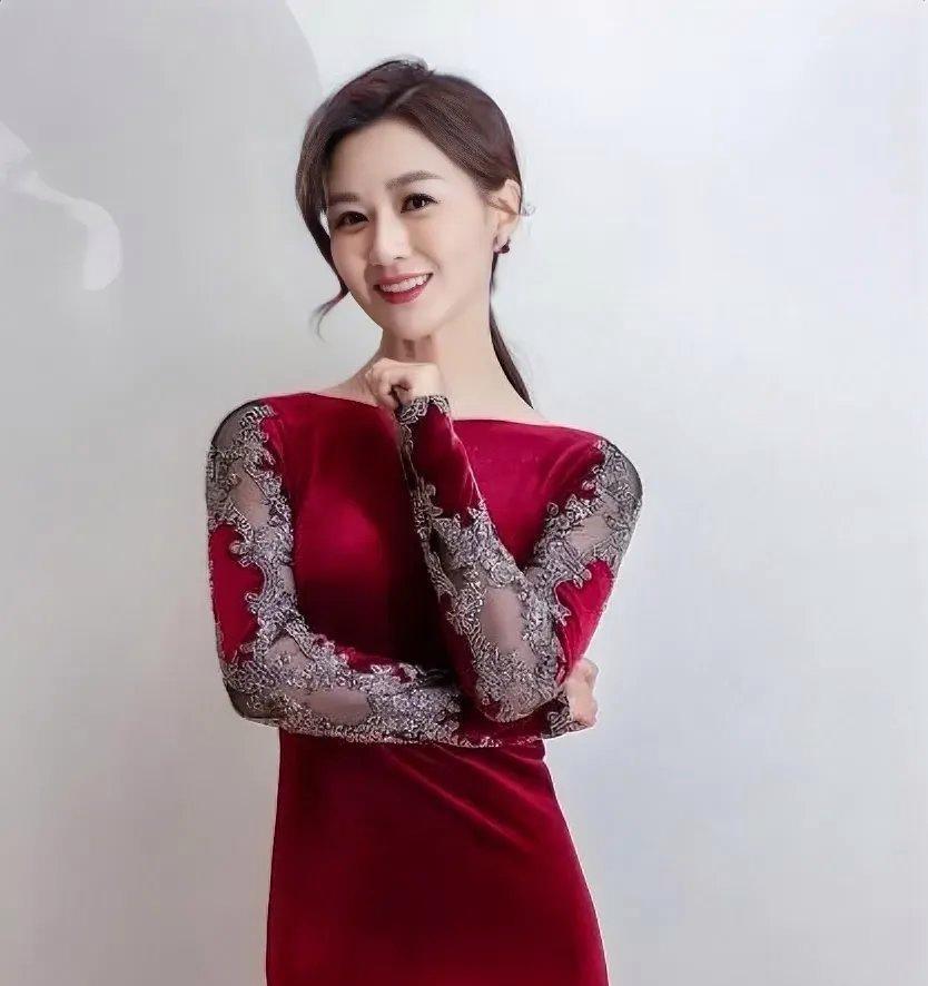 辽宁电视台16位女主播,刘心悦身材高挑,气质非凡