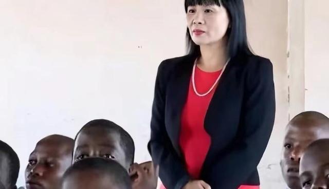 96年,清华女硕士王丽红远嫁非洲,生下5个混血孩子,现状如何?