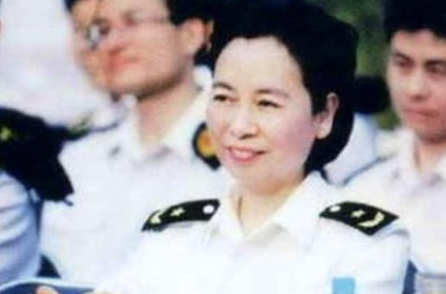 我军首位海军女中将徐莉莉将军简历