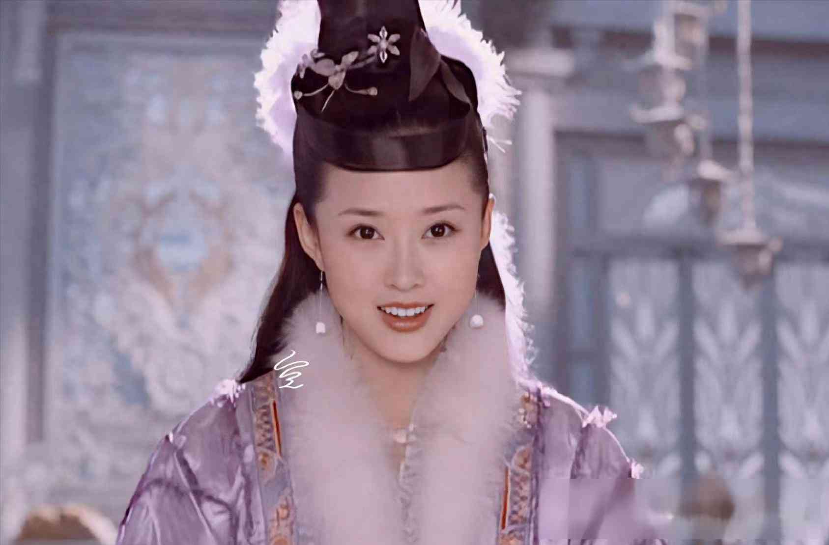 "绝美嫦娥"颜丹晨,高龄产子,老公比她小4岁,爱能超越一切