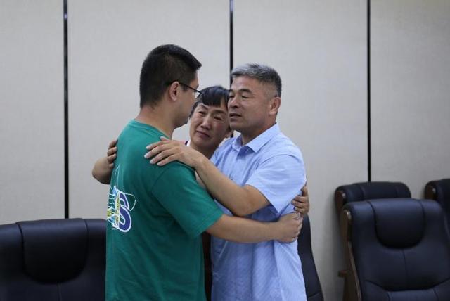 郭刚堂:骑摩托再度出发寻亲,被拐24年的儿子找到了,但没找回来