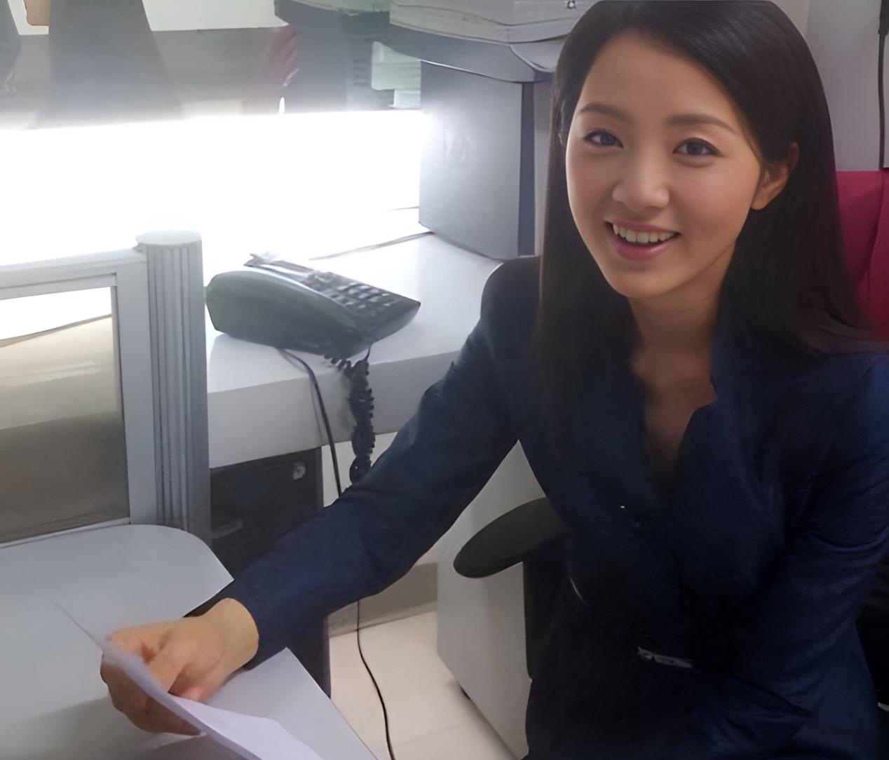 "冻龄气象小姐"杨丹:嫁初恋低调生子,勤恳25年未成央视正式工