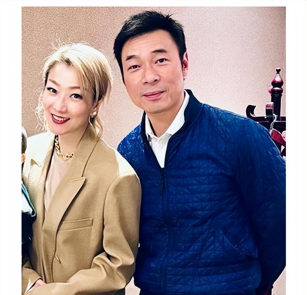 郑秀文24年前毛衣重现街头,拒绝放下过去,难怪许志安三度入狱!