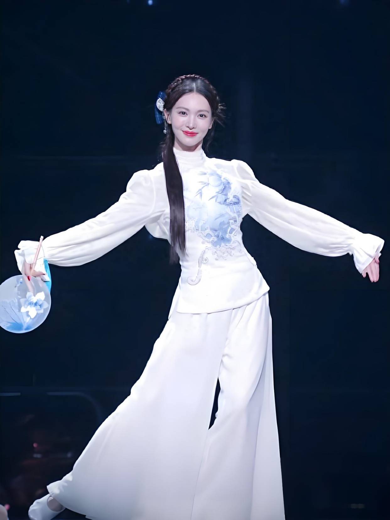 金晨青花瓷舞蹈秀,实力永远值得相信!