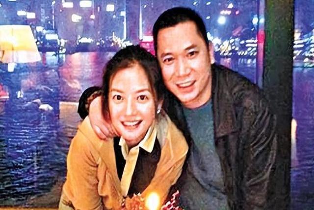 赵薇前夫黄有龙:父亲去世未回家送终,与前妻有个儿子,钱都给他