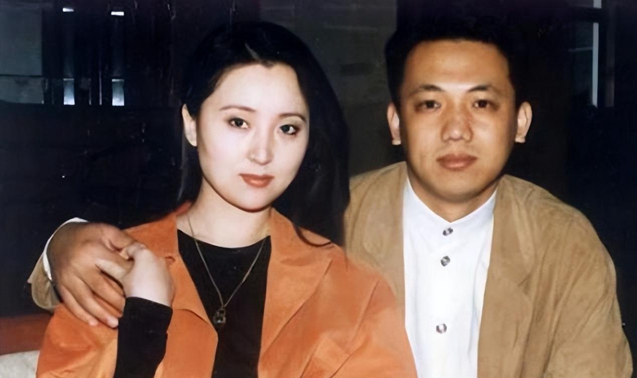 "林黛玉"离世13年,为她一块出家的丈夫现还俗再娶了吗?