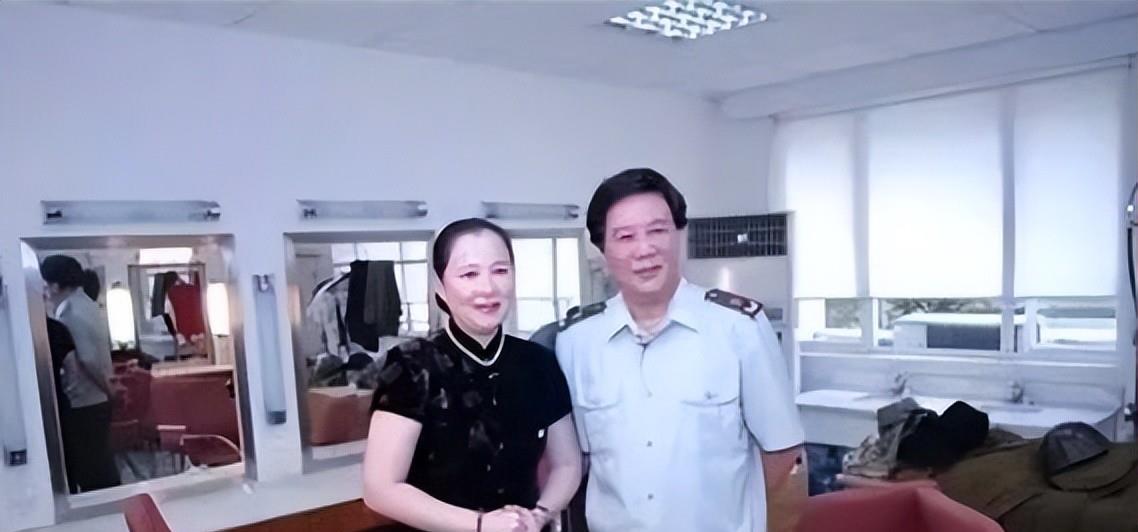 古月于2005年因病去世,妻子揭示其不良生活习惯真相