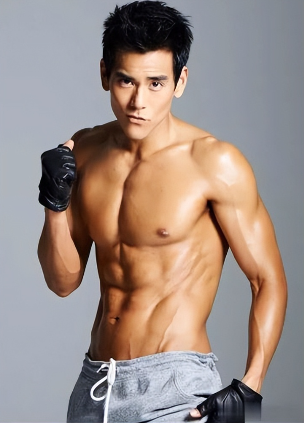 彭于晏上海活动胖到认不出,满脸胡茬好邋遢,一句话透露变化原因