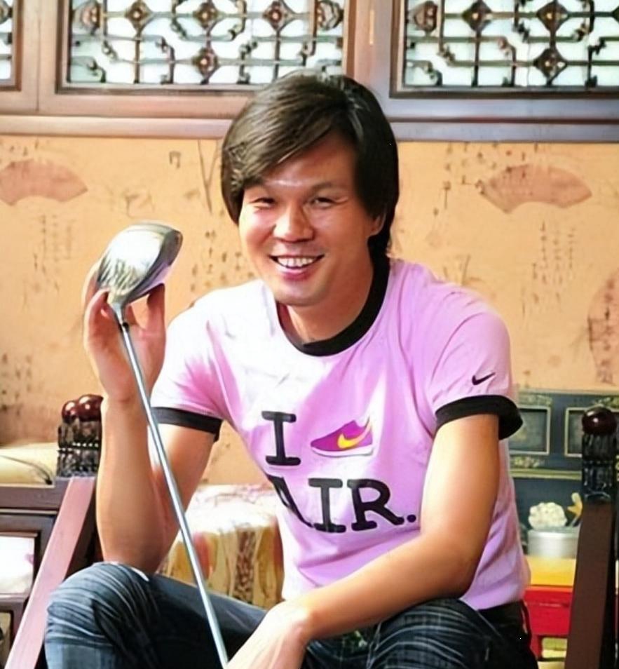 主持一哥李彬:提携柳岩,看不起郭德纲,57岁被药物变成行尸走肉