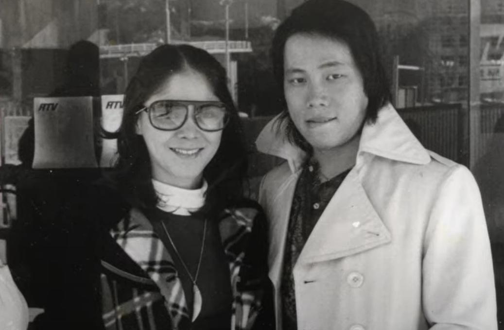 1979年,梁小龙妻子黎爱莲被泼浓硫酸,当红歌星一夜间变"厉鬼"