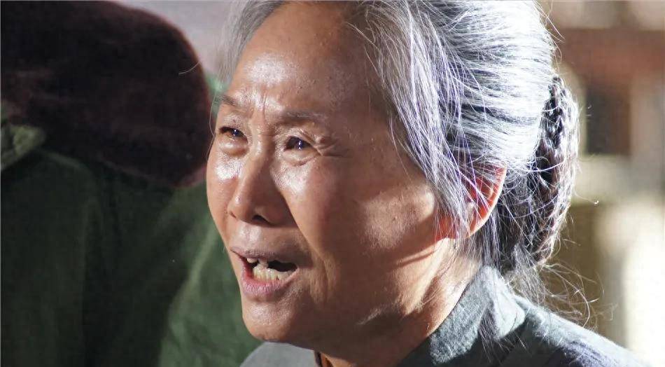 "百亿老太"苇青:60岁北漂,73岁收获百亿票房,她的故事真励志