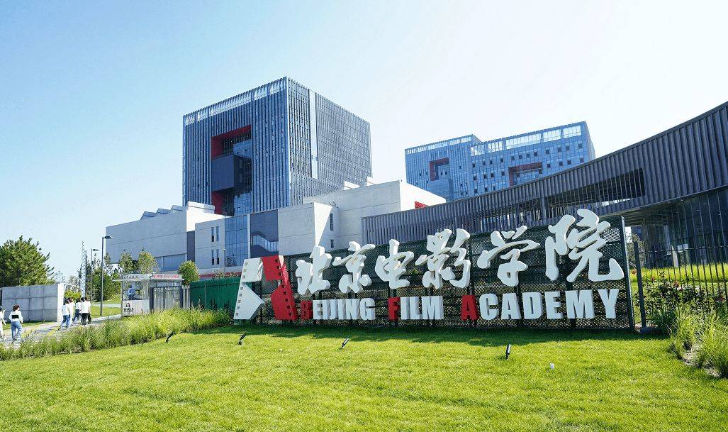 当然了还有一些综合性的大学,比如清华大学,北京大学,男女比例基本持