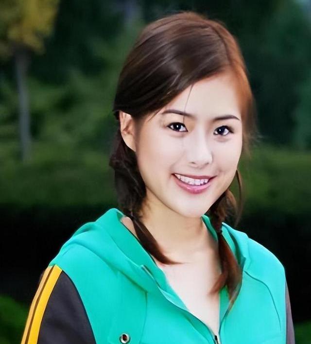 41岁陈辰与程雷分手,嫁小2岁余笛后诞子,背后故事令人唏嘘