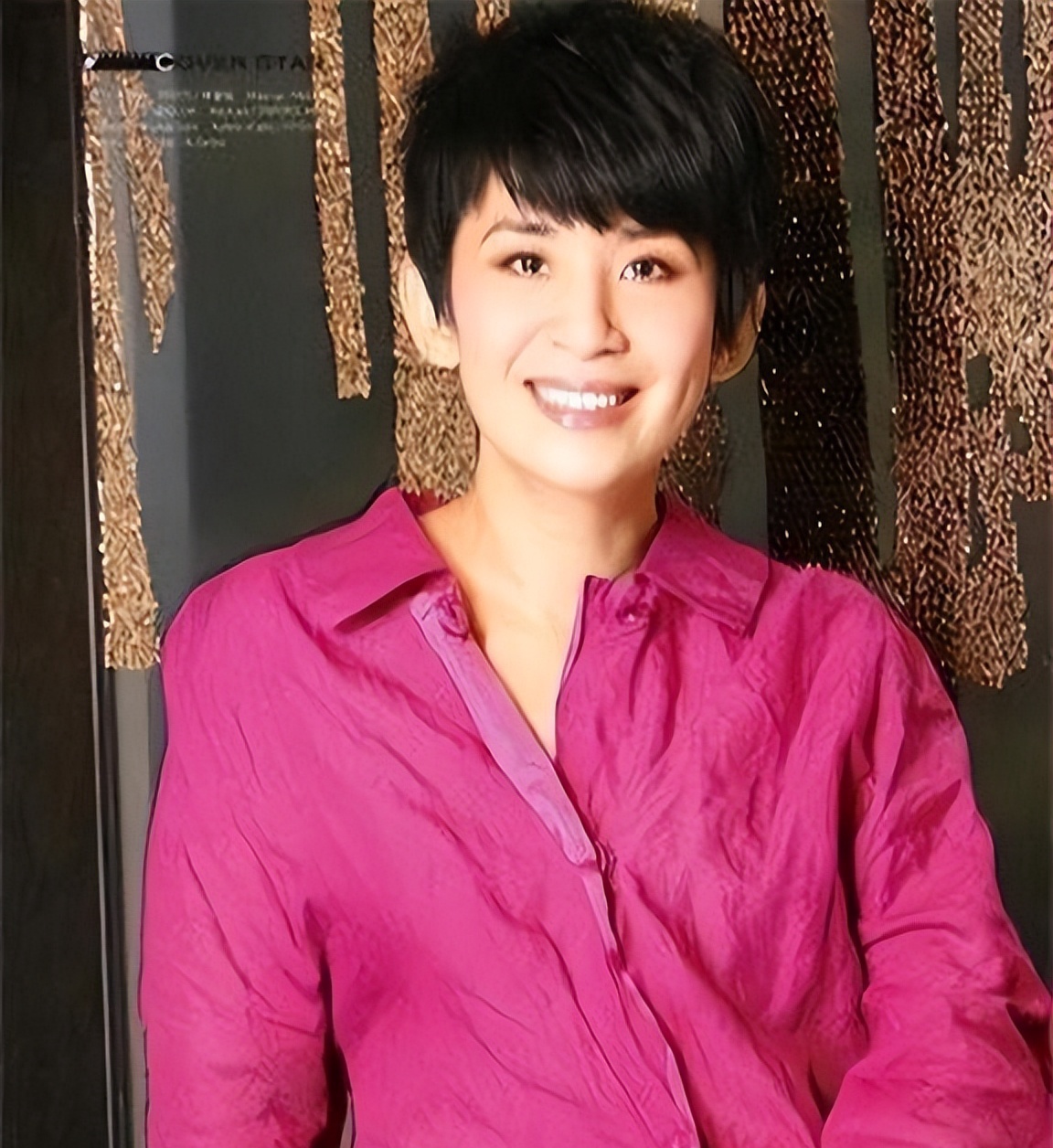 吴君如:恋爱23年不结婚,41岁产女,终拿2.5亿股份