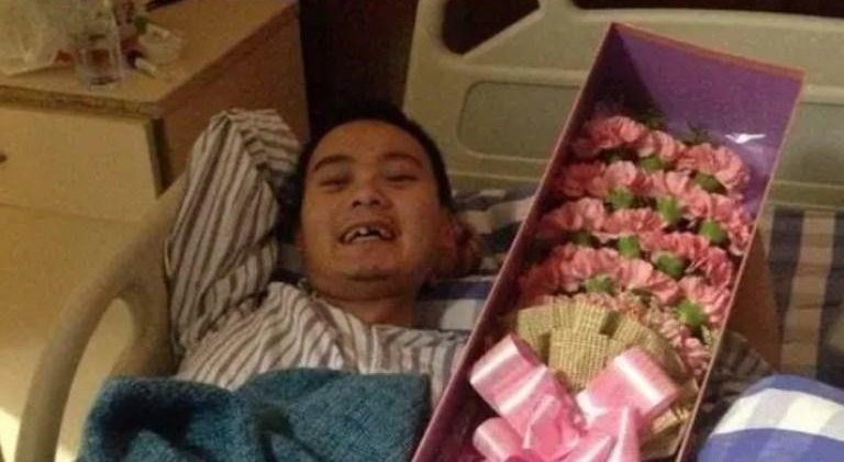 "恨国夫妇"舒炜王思,嫌弃国内医药费贵,出国遭美国教育