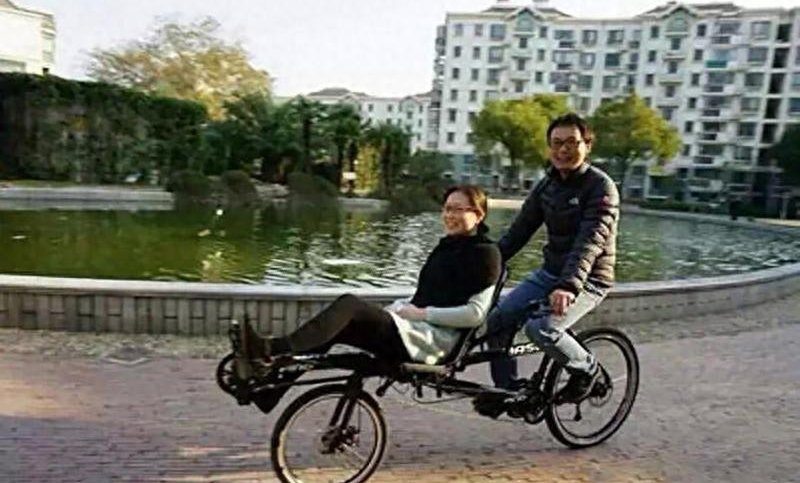 "恨国夫妇"舒炜王思,嫌弃国内医药费贵,出国遭美国教育