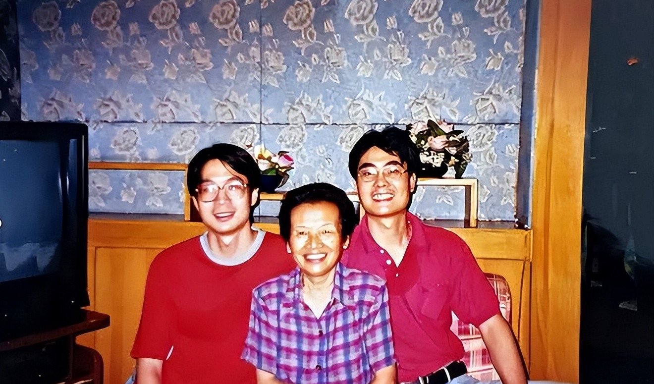 "恨国夫妇"舒炜王思,嫌弃国内医药费贵,出国遭美国教育