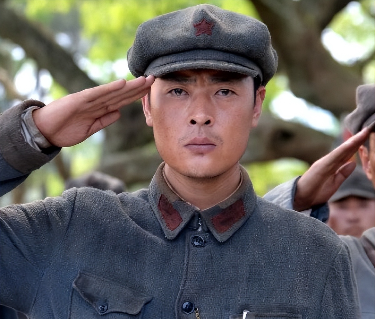 演员张桐:穷到吃狗粮,曾因抑郁症多次轻生,女友陪他走出低谷