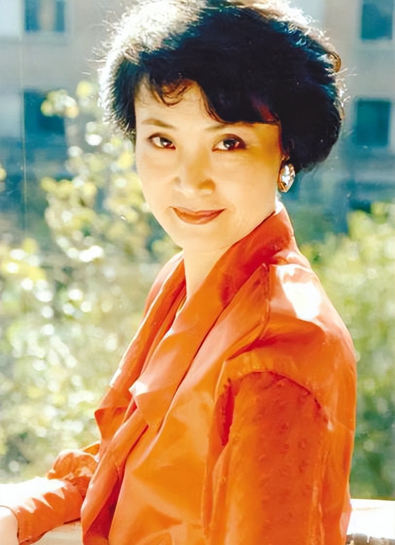 红极一时的杨春霞:丈夫去世后她在悲痛中坚强,如今儿子成富豪