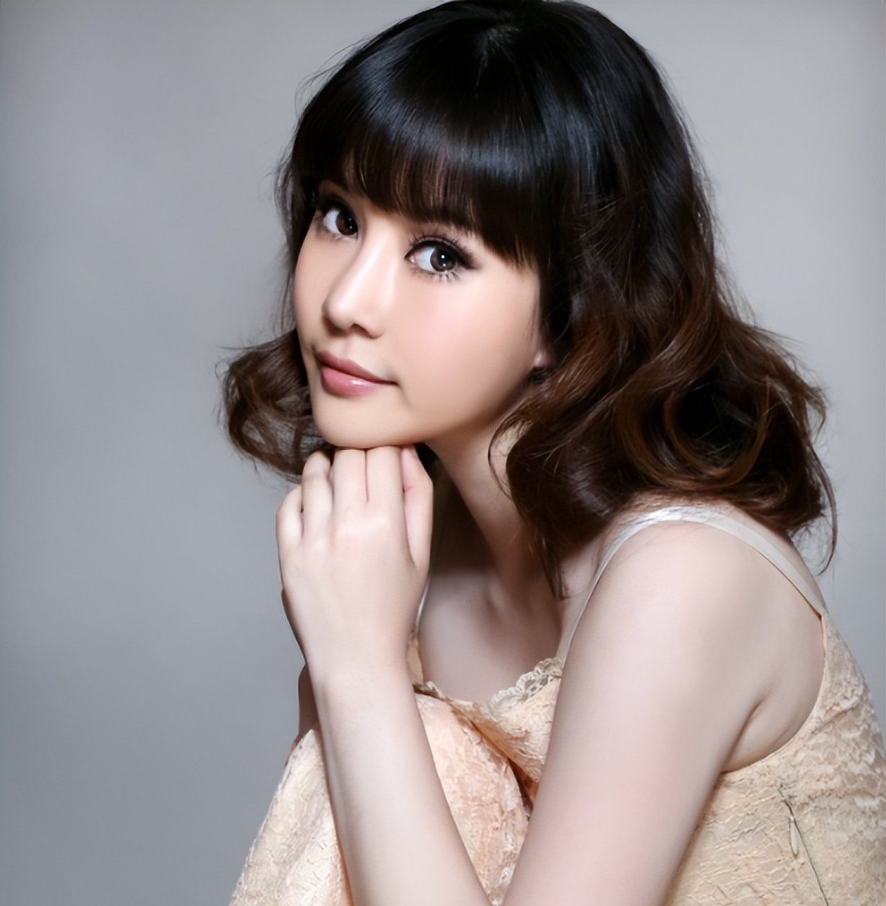 19年后再看袁茵,才明白她当年为何背叛侯耀文,嫁给了师侄戴志诚