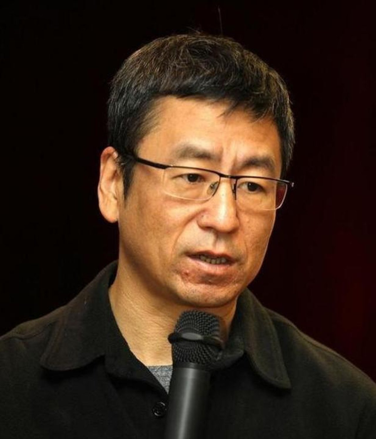 央视网新闻1+1白岩松导语(央视新闻频道直播13台白岩松主持)