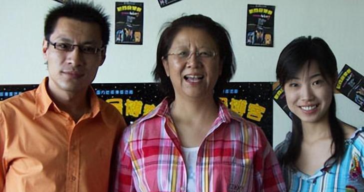 央视导演娄乃鸣:患乳腺癌乳房遭切除,丈夫小她7岁,现状如何?