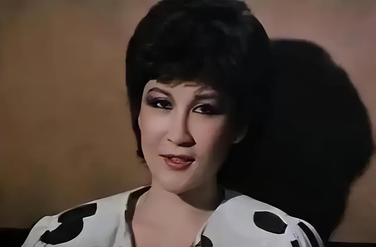 李小龙在她床上去世,向华强娶她为妻,丁佩究竟是怎样的女人?