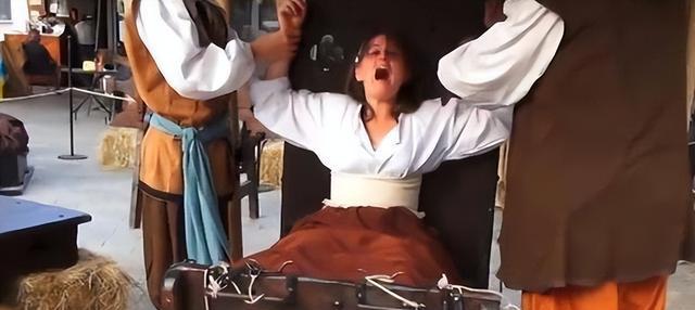 西方发明的笑刑有多恐怖?受刑起来不痛反笑,基本挺不过3分钟