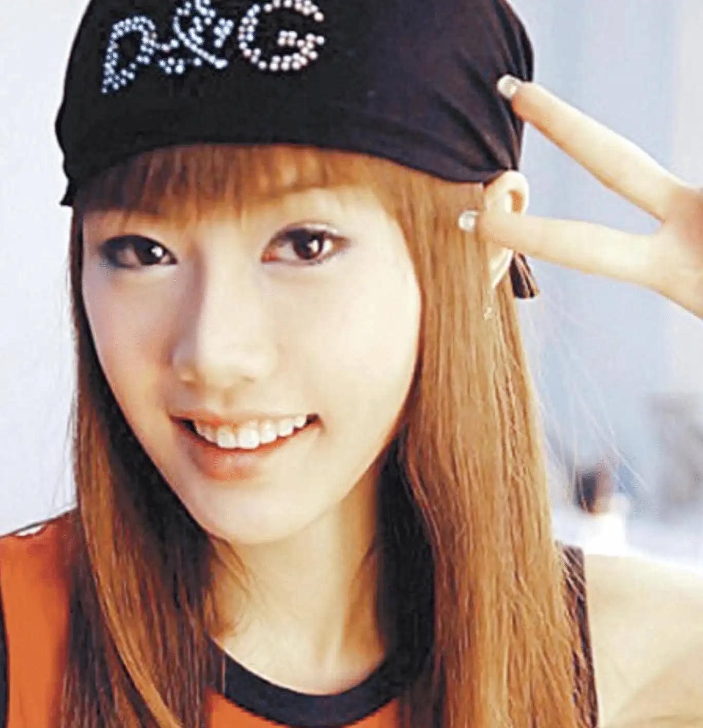 2010年,与母亲双双整容的王贝命丧手术台后,母亲照常接受磨骨手术