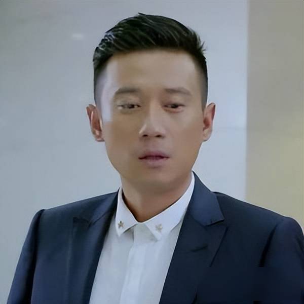 演员徐洪浩:大妻子十岁,戏里父女档,戏外恩爱幸福超亮眼