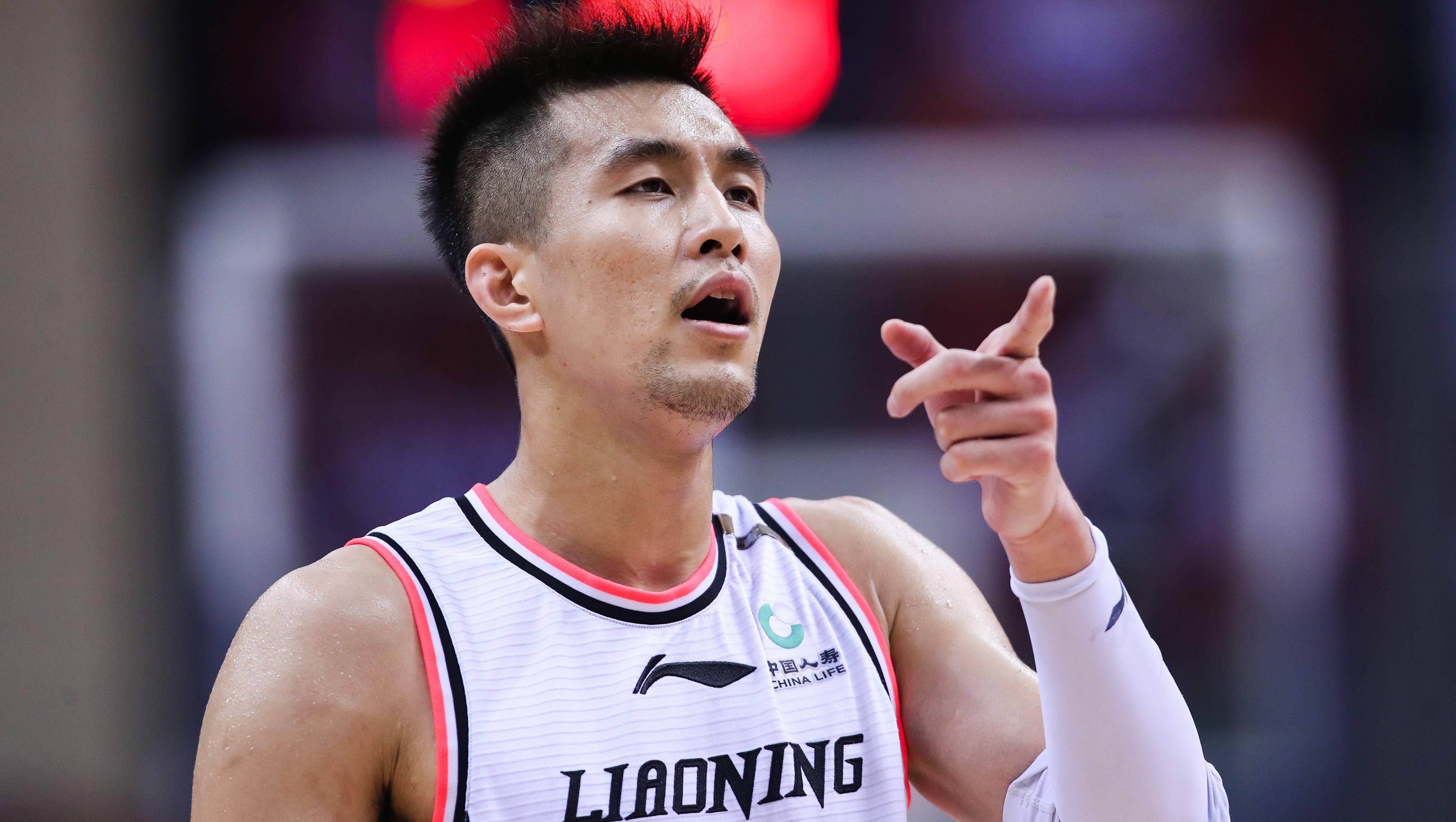 广州德比打架!全场10人有9个劝架,唯独郭艾伦成局外人,太罕见