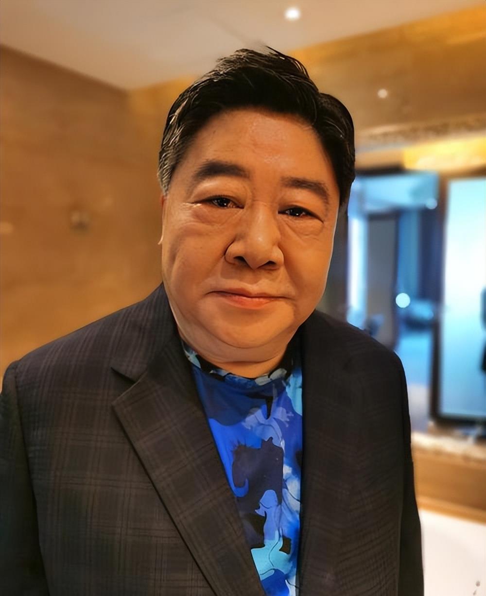 演员刘金山:婚后丁克,心有不甘,却在53岁时如愿当上爸爸