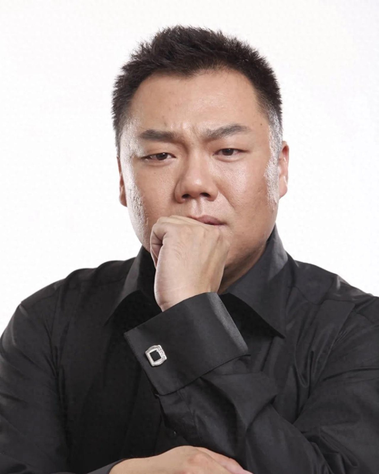 演员姜超:相亲20次,娶了圈外妻子生一子,如今咋样了?