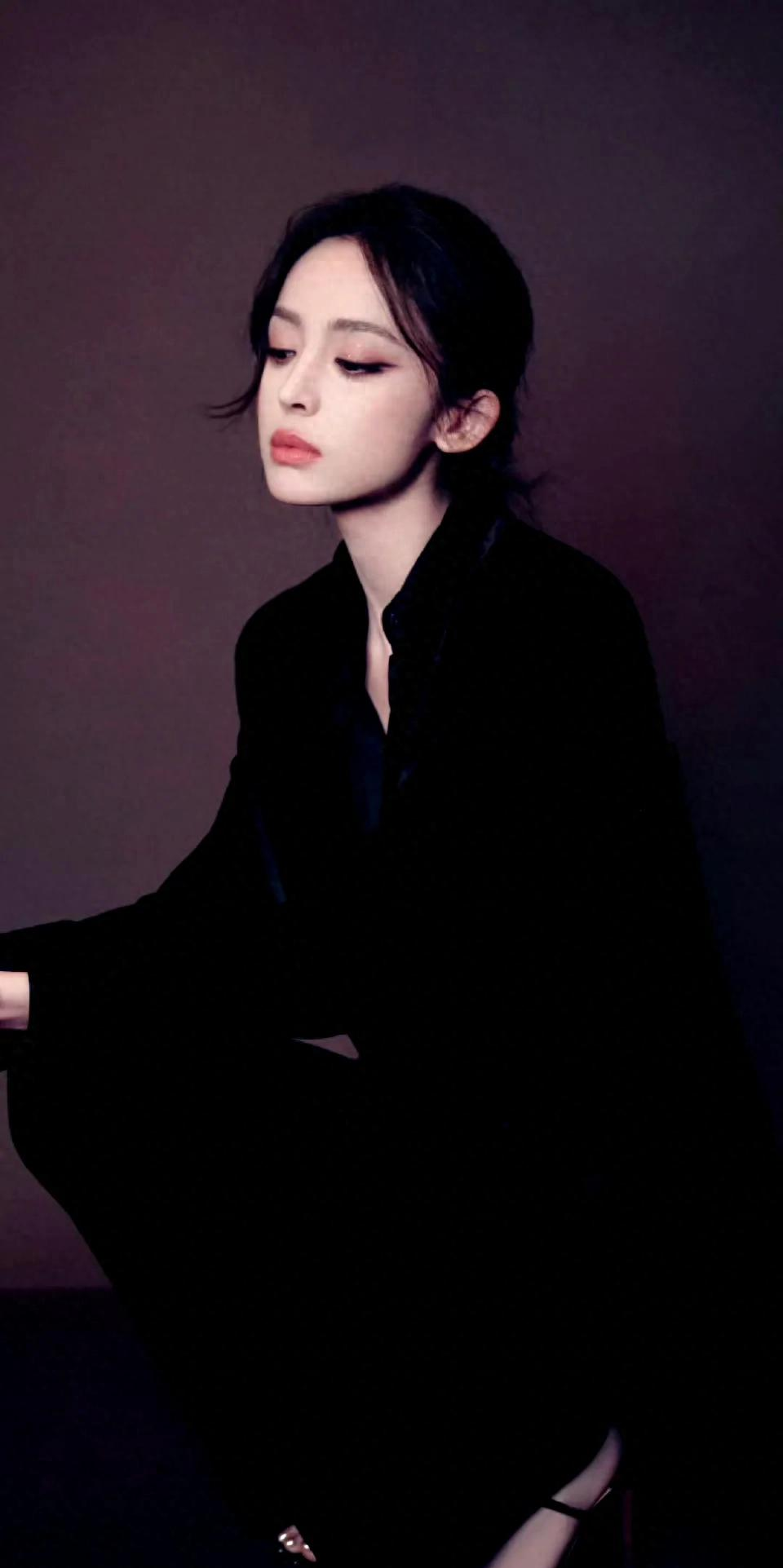 娜扎,一身西装,就是高冷!