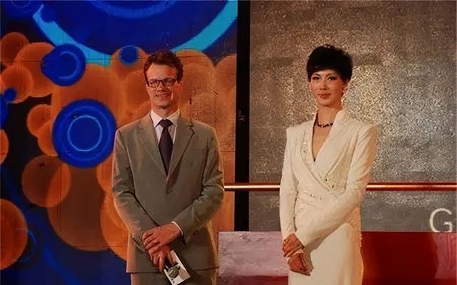 56岁大山近照,妻子原来是个重庆妹子,很漂亮