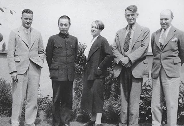 美国女记者史沫特莱在延安:因推行交际舞,与贺子珍发生"冲突"