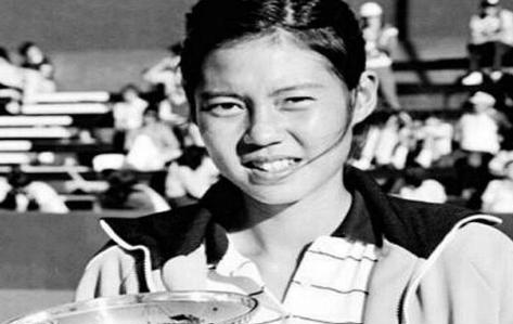 胡娜网坛传奇变争议人物:叛逃事件影响深远