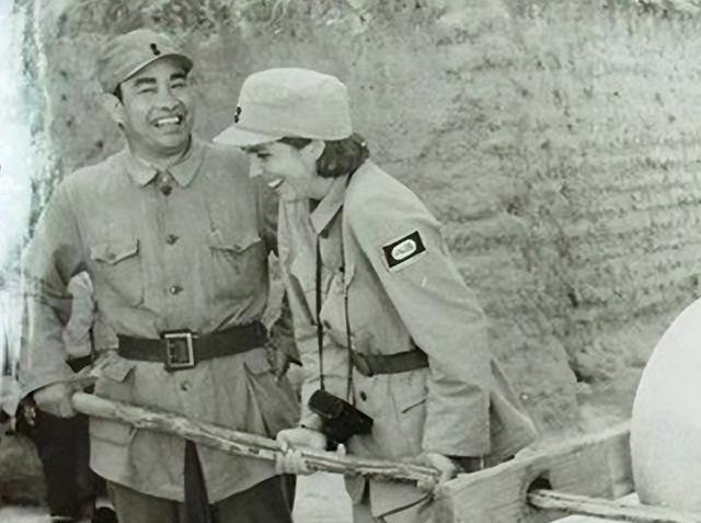 美国女记者史沫特莱在延安:因推行交际舞,与贺子珍发生"冲突"