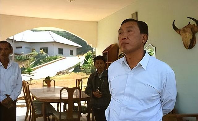 缅甸毒王坤沙:16岁灭掉对手全家,靠老婆发家,成名后却杀了岳父