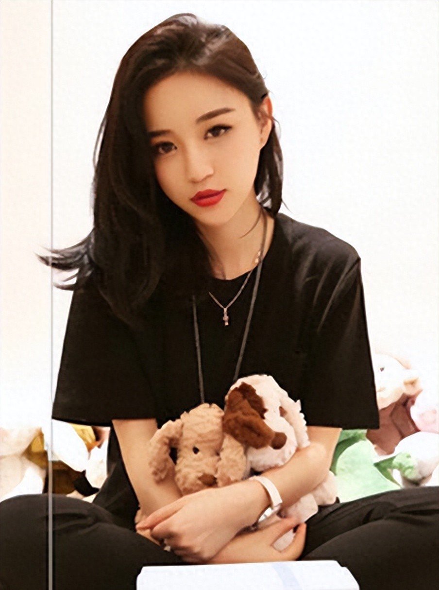 千万网红雪梨已离婚,前夫新恋情曝光,体面表态雪梨永远是我女神