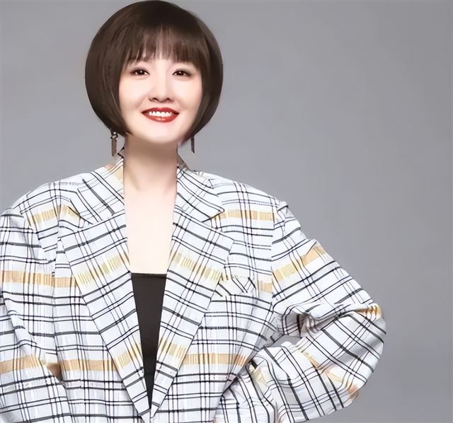 "玻璃美人"蒋小涵:嫁圈外老公 36岁大龄生子,如今怎么样了